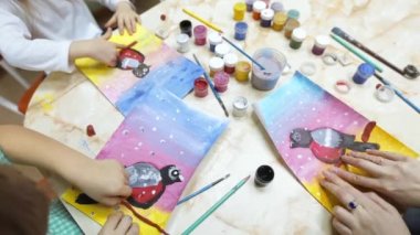 Çocuklar el sanatları. Sulu Boya çizim ve kil