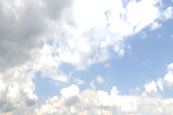 Небо с облаками в движении. Nice 3D Rendering — стоковое фото