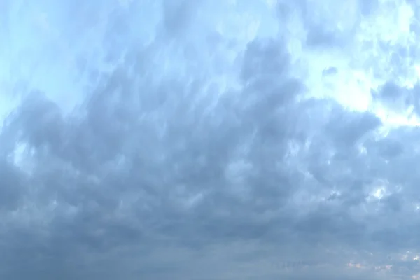 Ciel avec nuages en mouvement. Belle rendu 3D — Photo