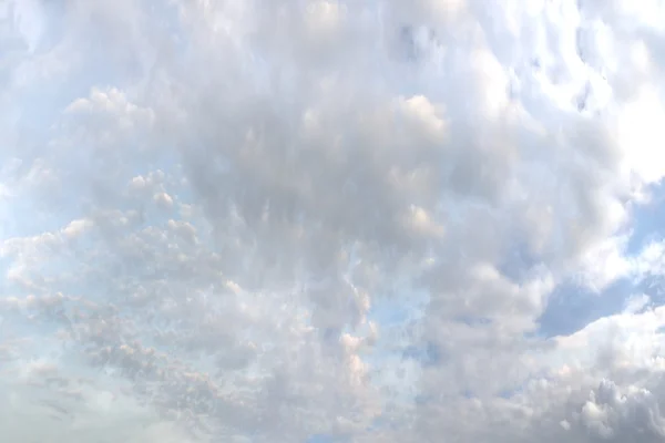 Ciel avec nuages en mouvement. Belle rendu 3D — Photo