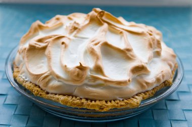 Key Lime Pie bir plaka üzerinde