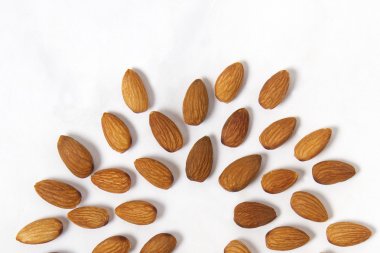 Bir çiçek yapma badem