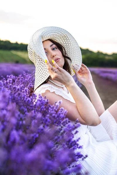 Chica Sombrero Lavanda Girl Recoger Lavender Soft Foco Serie — Foto de Stock