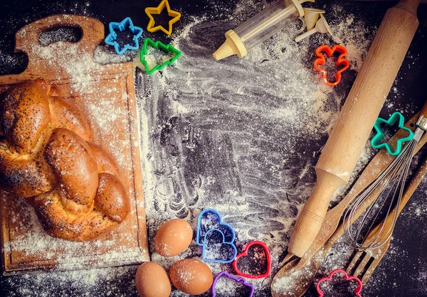 Kavramı koyu arka plan üzerinde pişirme