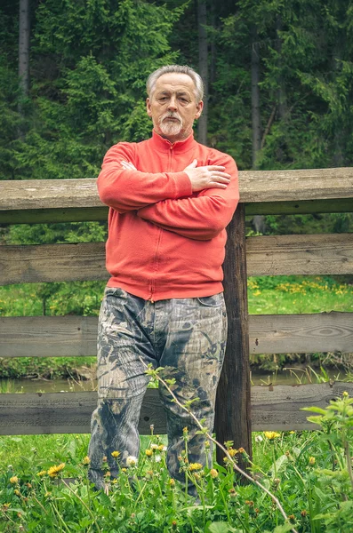 Retrato completo de un hombre mayor —  Fotos de Stock