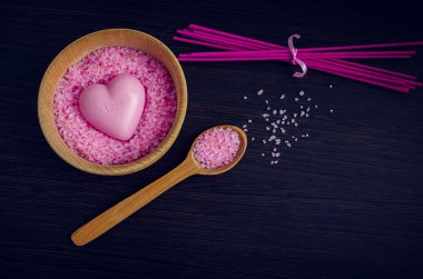 Spa konsepti - kasede deniz tuzu