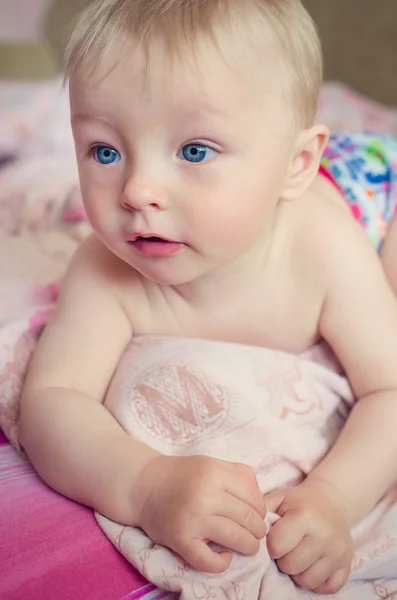 Adorable baby lying on the bed — Stock Photo, Image