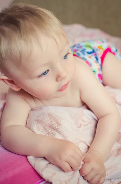 Adorable baby lying on the bed — Stock Photo, Image