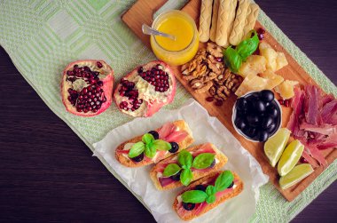 Et ve peynir ile doğrama tahtası