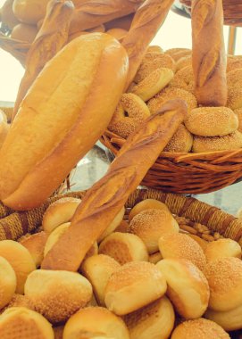 Bir sürü farklı ekmek.