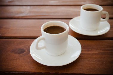 İki fincan Türk kahvesi masada