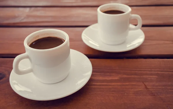 桌上有两杯土耳其咖啡 — 图库照片