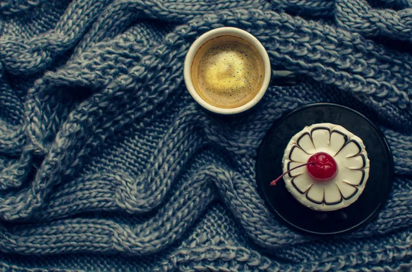 Café e bolo como uma refeição matinal — Fotografia de Stock