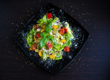 Taze sebze salatası.