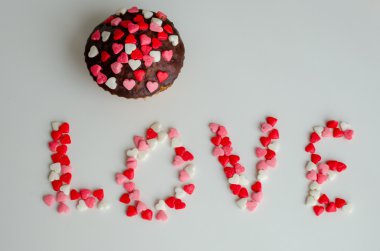 Çörekler ve word ile küçük kalpler seviyorum.