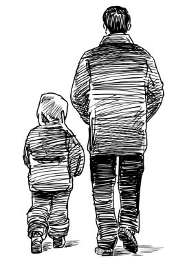 Bir baba ve küçük çocuğu açık havada birlikte yürüyorlar. 
