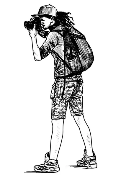 Ескіз Молодого Туристичного Чоловіка Фотографує Камеру — стоковий вектор