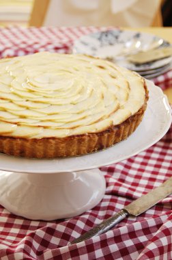 Ev yapımı elmalı turta.