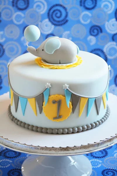 Çocuk için doğum günü pastası — Stok fotoğraf