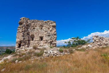 Inkerman (Kırım) şehrindeki antik bir kalenin kalıntıları)