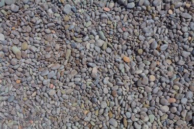 Arkaplan resmi - deniz kıyısı küçük çok renkli çakıl taşlarıyla kaplı