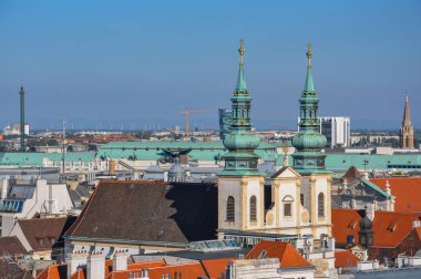 Viyana 'daki Cizvit Kilisesi' nin çan kuleleri (Avusturya)