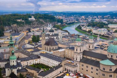Salsburg şehrinin havadan görünüşü (Avusturya)