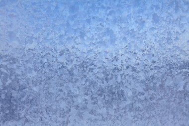 Kış camında buz desenleri