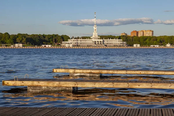 Szenische Ansicht Des Gebäudes Des Hafens Nördlichen Fluss Moskau — Stockfoto