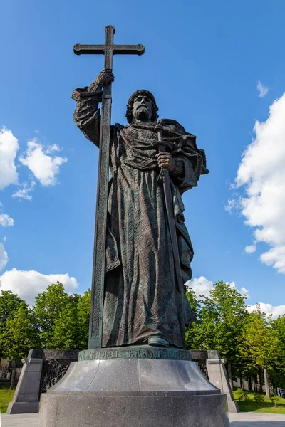 모스크바에서 있었던 러시아 침례교인 블라디미르 왕자에 기념물 — 스톡 사진
