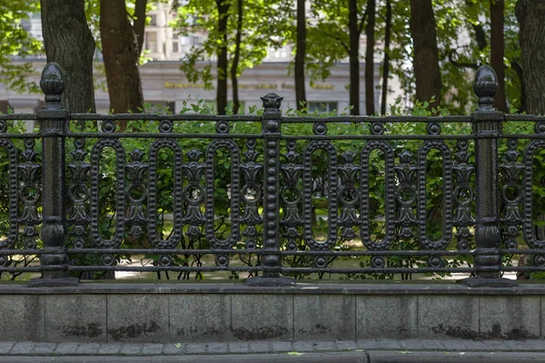 Античный Черный Чугунный Забор Декоративным Орнаментом — стоковое фото