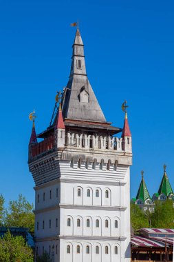 Moskova 'daki Izmailovsky Kremlin' in kulelerinden biri, peri masalı tarzında yapılmış..