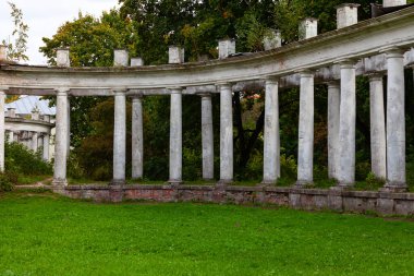 Balashikha, Rusya 'daki Golitsyn prenslerinin Pekhra-Yakovlevskoye malikanesinin harap olmuş sütunları..