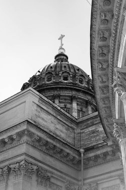 Kazan Katedrali, seçilmiş unsurlar. Siyah beyaz fotoğraf. Tarihi anıt, Rusya 'nın St. Petersburg şehir merkezinde etkin bir Ortodoks kilisesi. 29.05.2021 Saat 14.00