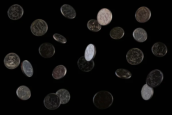Πτώση Νομισμάτων Μαύρο Φόντο Λεπτά Του Ευρώ Απομονωμένοι Χώρος Για — Φωτογραφία Αρχείου