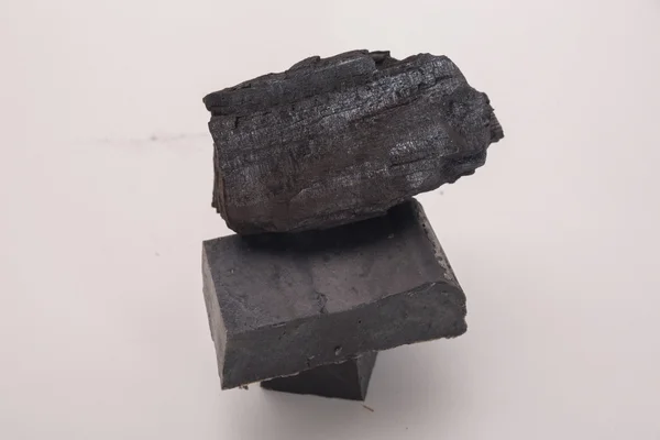 Uhlík mýdlo a hromadu uhlí — Stock fotografie