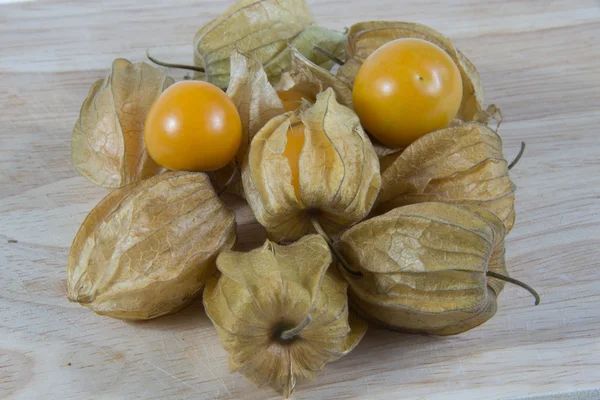 Cape gooseberry on wooden table. — Stock Photo, Image