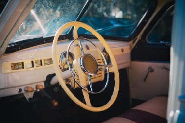 İç ve dış retro arabanın ayrıntılarını