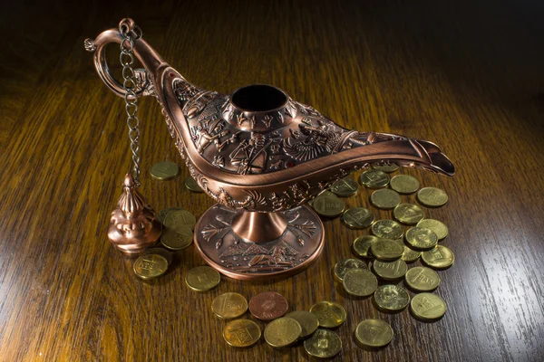 Aladdin's lamp ve madeni paralar
