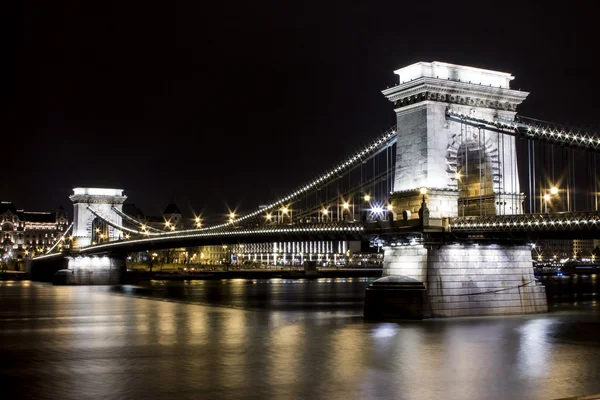 Budapeşte 'de gece ışıkları