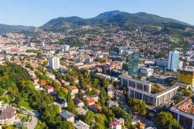 Saraybosna 'nın en tepeden panoramik manzarası. Bosna-Hersek