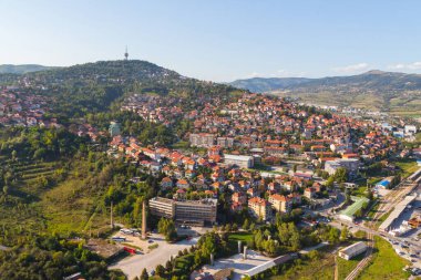 Tepeden Saraybosna 'nın panoramik manzarası. Bosna-Hersek