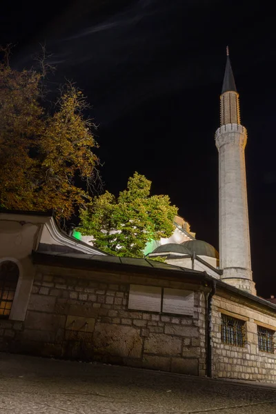 Vista Noturna Minarete Mesquita Gazi Husrev Beg Sarajevo Bósnia Herzegovina — Fotografia de Stock