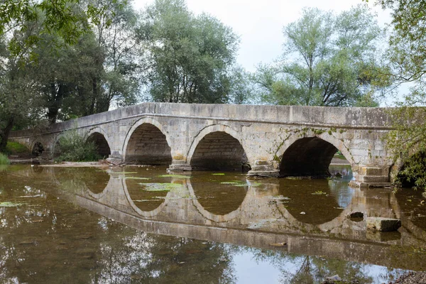 Ponte Romana Pedra Histórica Parque Vrelo Bosne Perto Sarajevo Bósnia — Fotografia de Stock