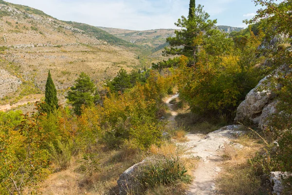 Βουνό Μονοπάτι Κοντά Στην Πόλη Blagaj Βοσνία Ερζεγοβίνη — Φωτογραφία Αρχείου