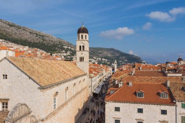 Dubrovnik 'in Eski Kasabası' nın çatılarının manzarası. Hırvatistan
