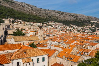 Dubrovnik 'in Eski Kasabası' nın çatılarının manzarası. Hırvatistan