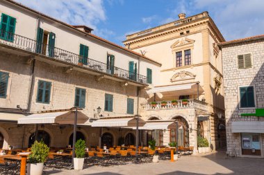 Eski Kotor Kasabası 'nda bir meydan. Karadağ 