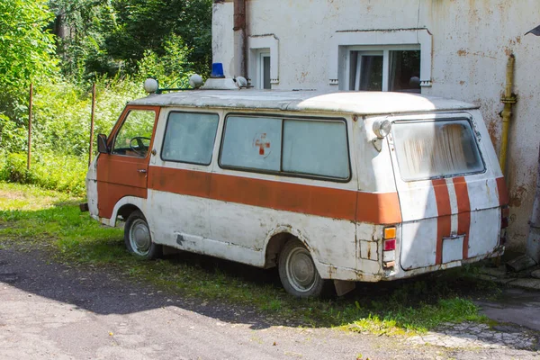 Una Ambulancia Soviética Calle Drohobych Ucrania — Foto de Stock