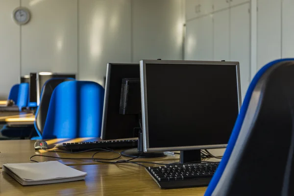 Computerruimte, zonlicht en schaduw — Stockfoto